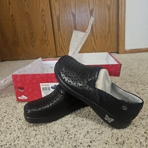 Alegria Keli Black Patterned Slip-On Shoes Sz 8.5 / 9 NIB